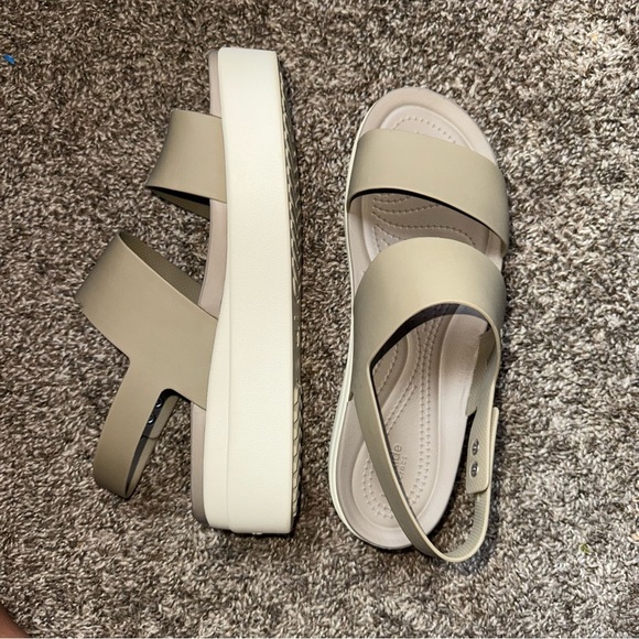 Crocs Women's Brooklyn Low Wedge size 11 - Picture 1 of 10